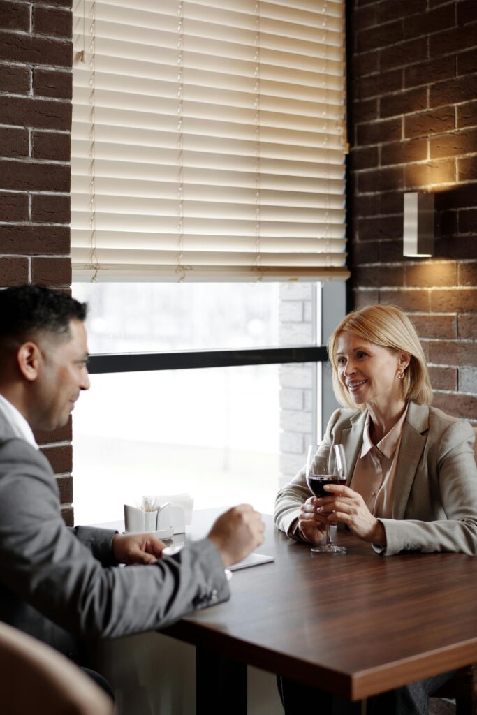 Business professionals having a relaxed discussion over drinks in a café.